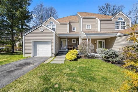 224 Sandpiper Ct, Yorktown Heights, NY 10598